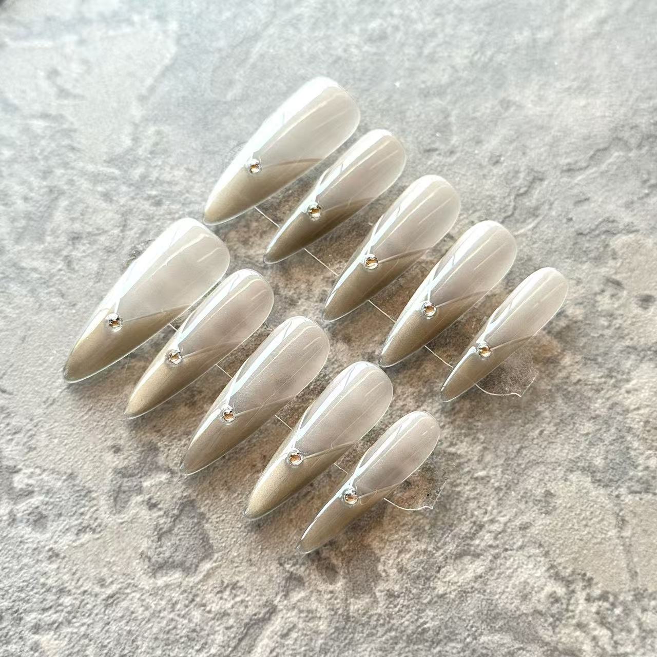 Élégance Dorée – Nude Ombre V-Cut Luxury Press-On Nails with Crystal Accent