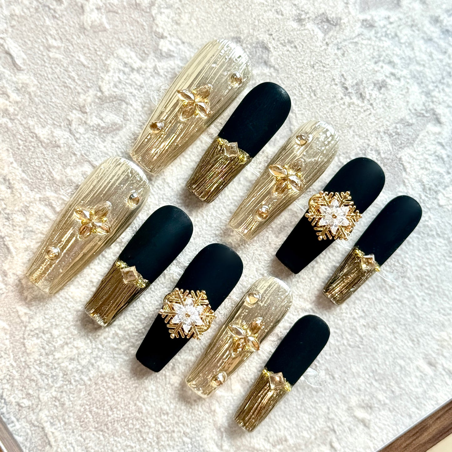 Midnight Étoile – Black & Gold Luxury Press-On Nails with Snowflake Crystal Charm