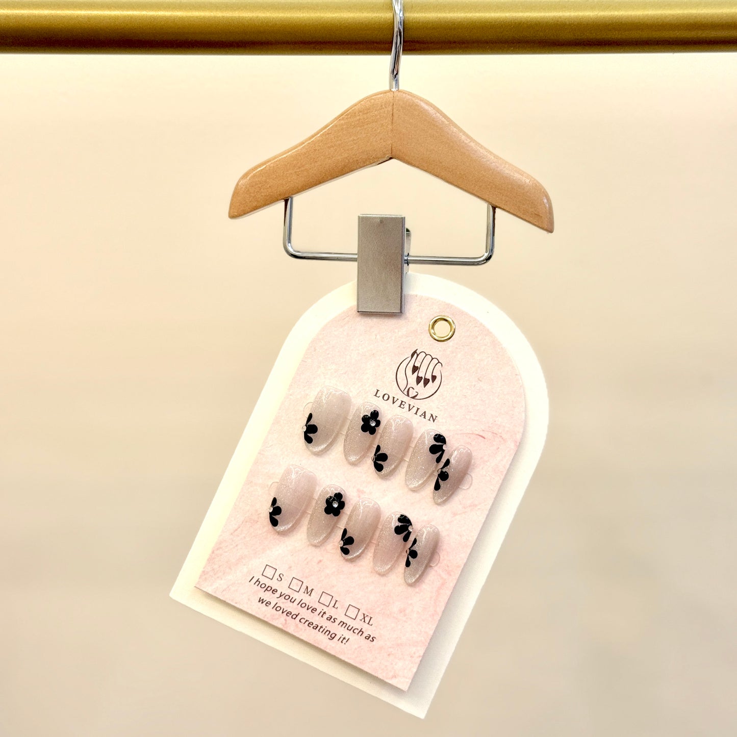 Noir Daisy – Silver Glitter Press-On Nails with Black Floral Design