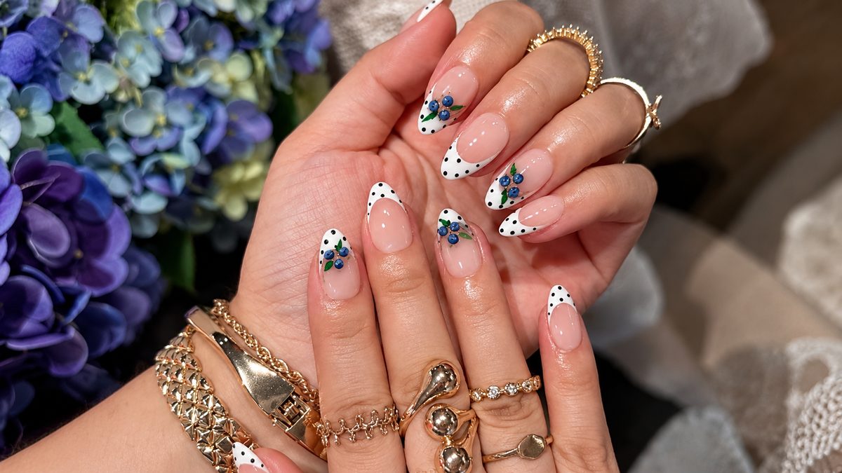 How Long Do Press-On Nails Really Last? Glue vs Adhesive Tabs Explained