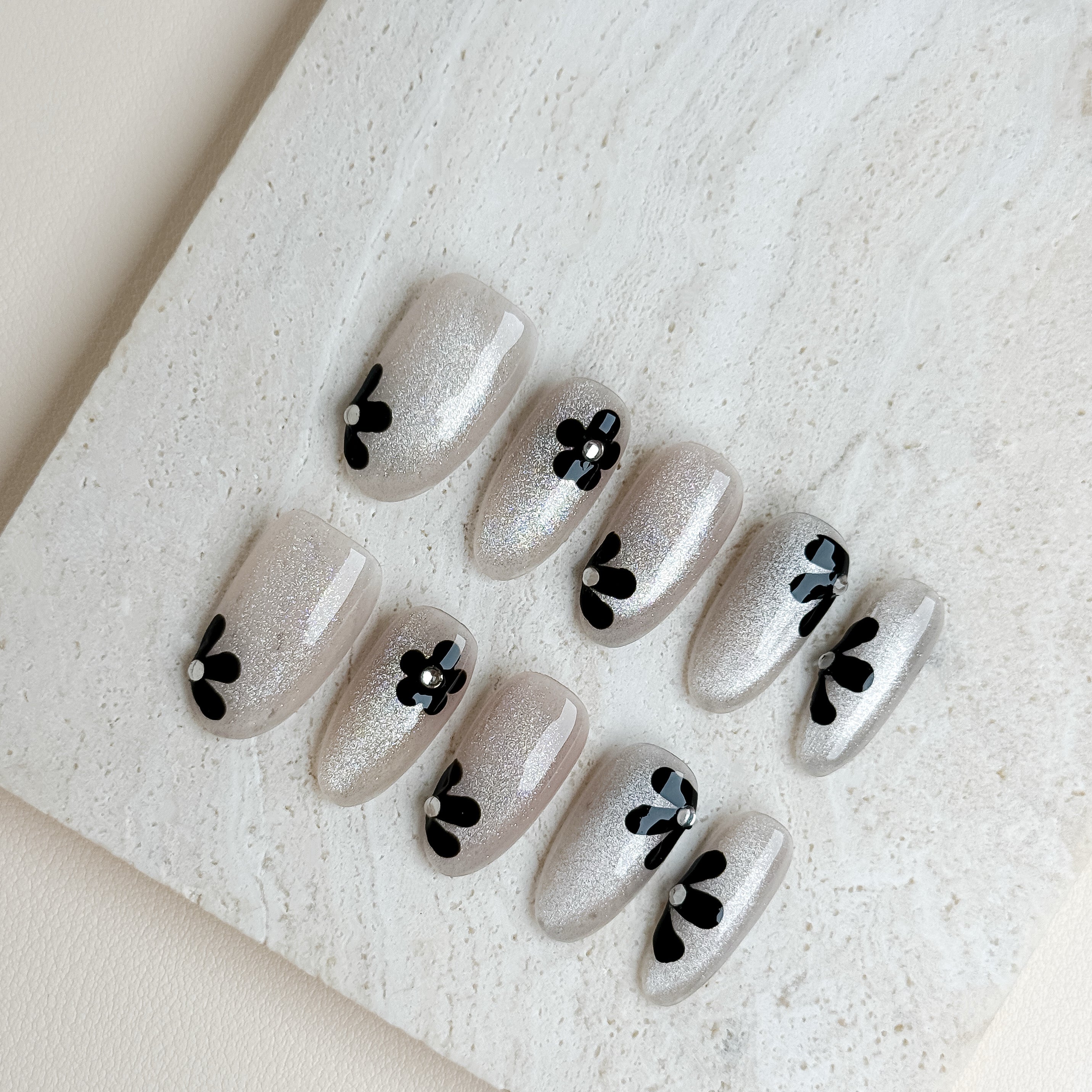 Silver Noir Bloom Medium Almond Grey Press-On Nails