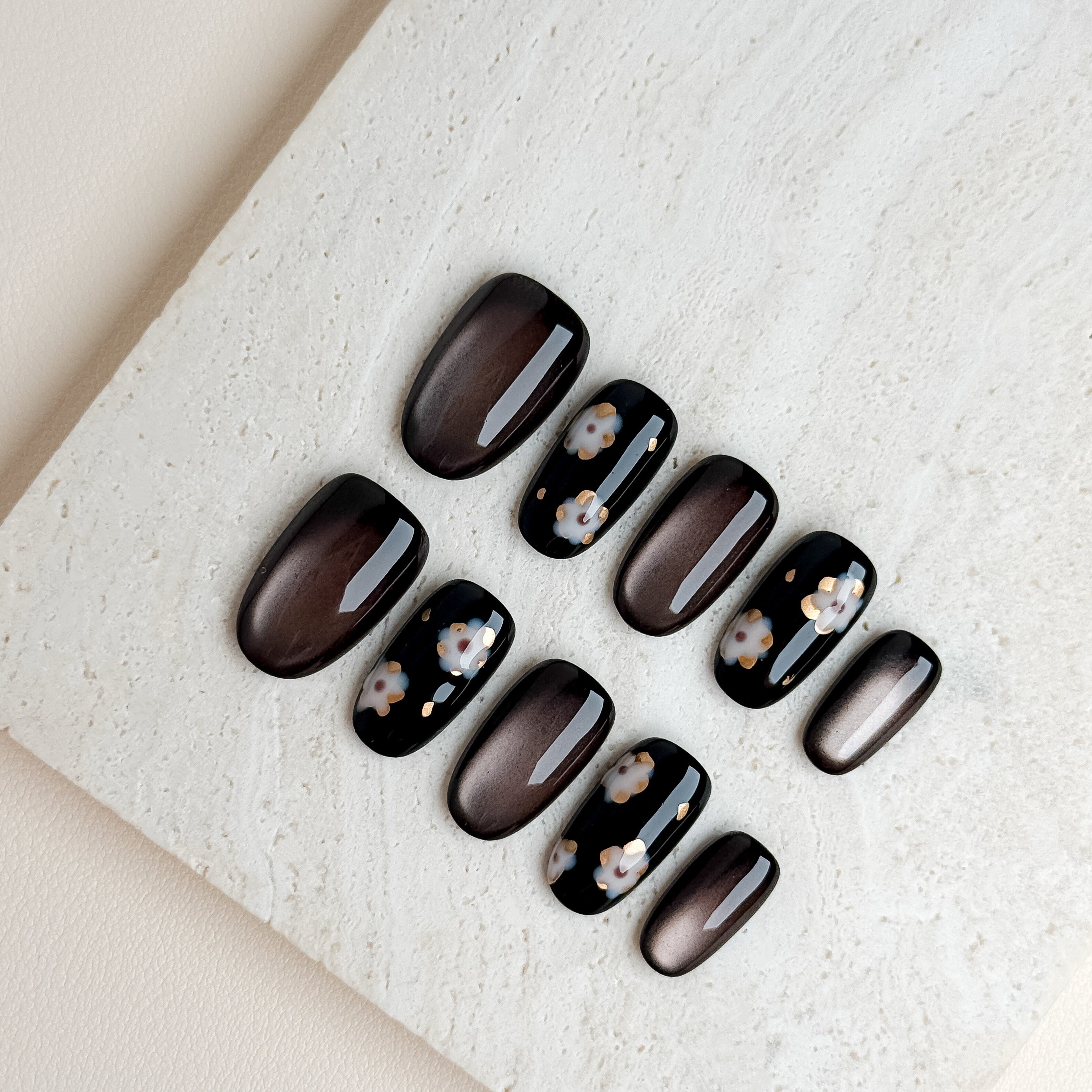 Noir Daisy Short Oval Press-On Nails – Black Floral Handmade Nails