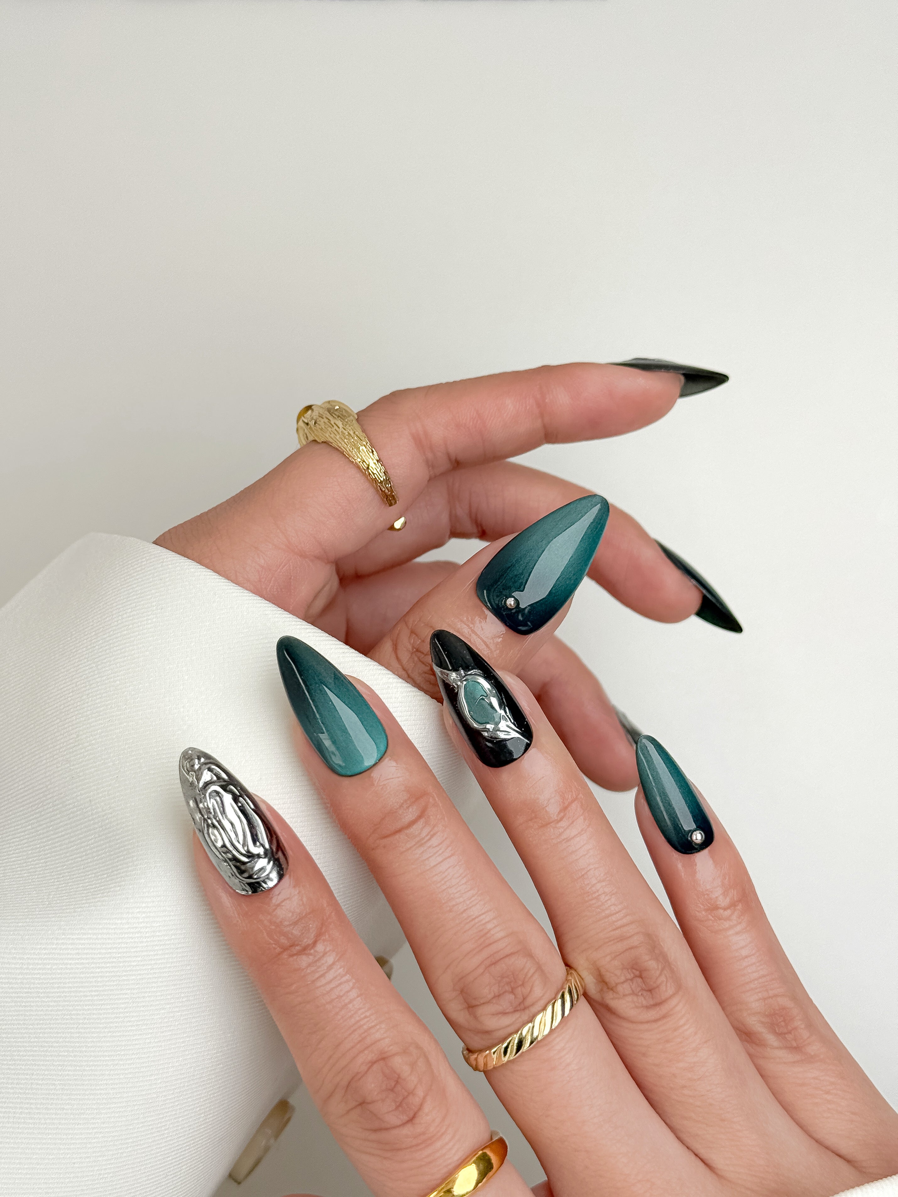 Obsidian Emerald Night Out Long Almond Emerald Green & Black Press-On Nails
