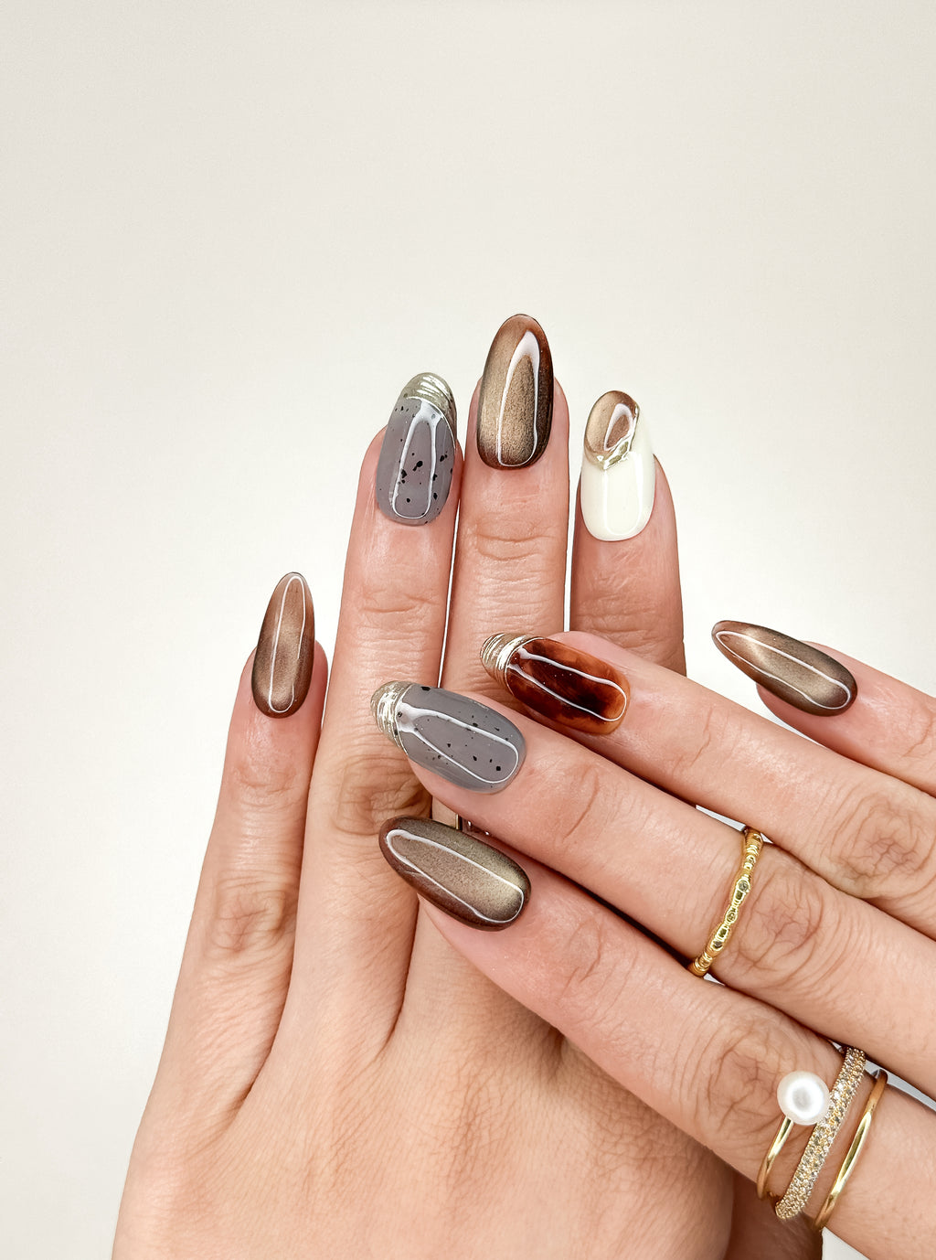 Amber Tortoiseshell Everyday Medium Almond Brown Press-On Nails