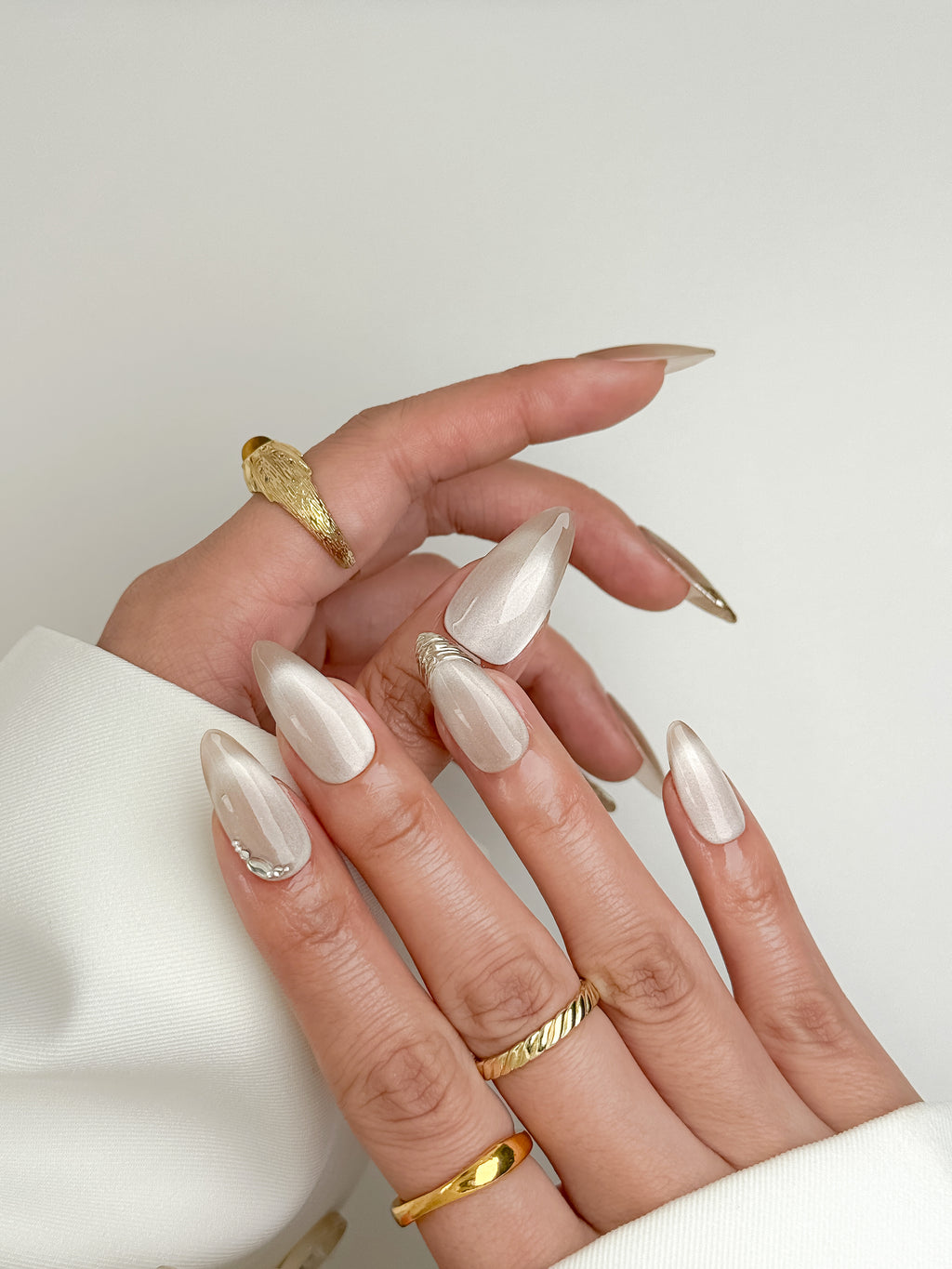 Champagne Gild Short Almond Press-On Nails