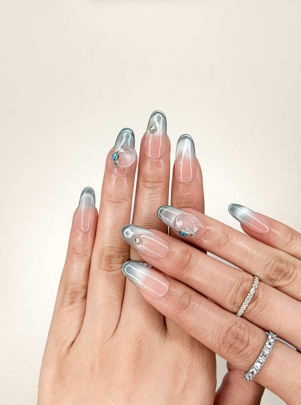 Blue Halo Medium Oval Press-On Nails