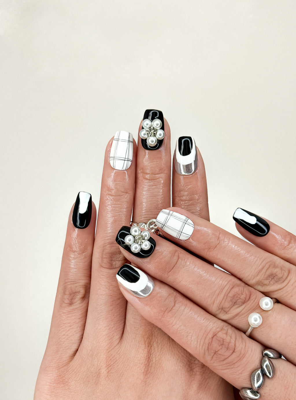 Pearl Noir Afterhours Short Square Black Press-On Nails