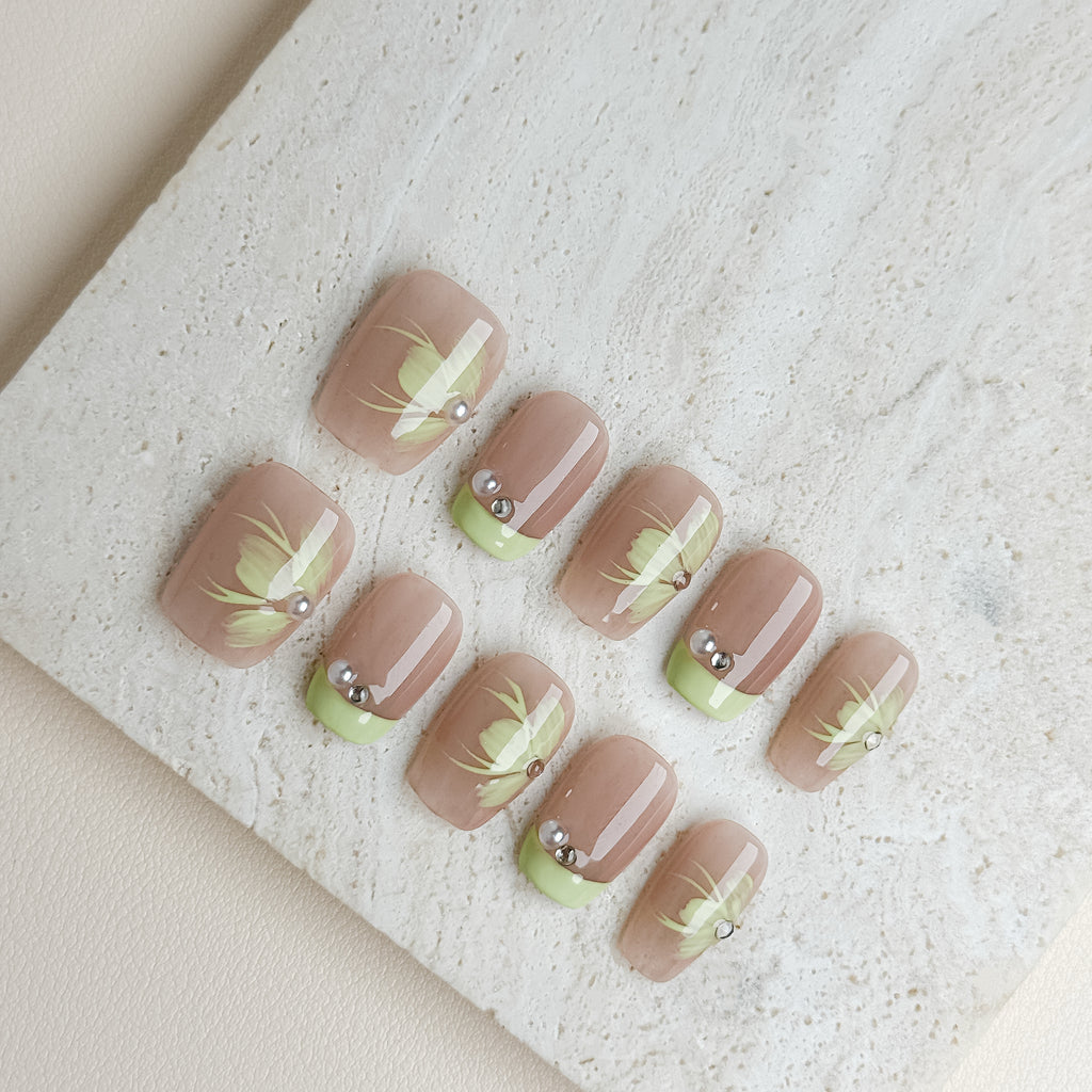 Lemon Blossom Short Square Press-On Nails – Nude Green Floral Handmade Nails (Copy)