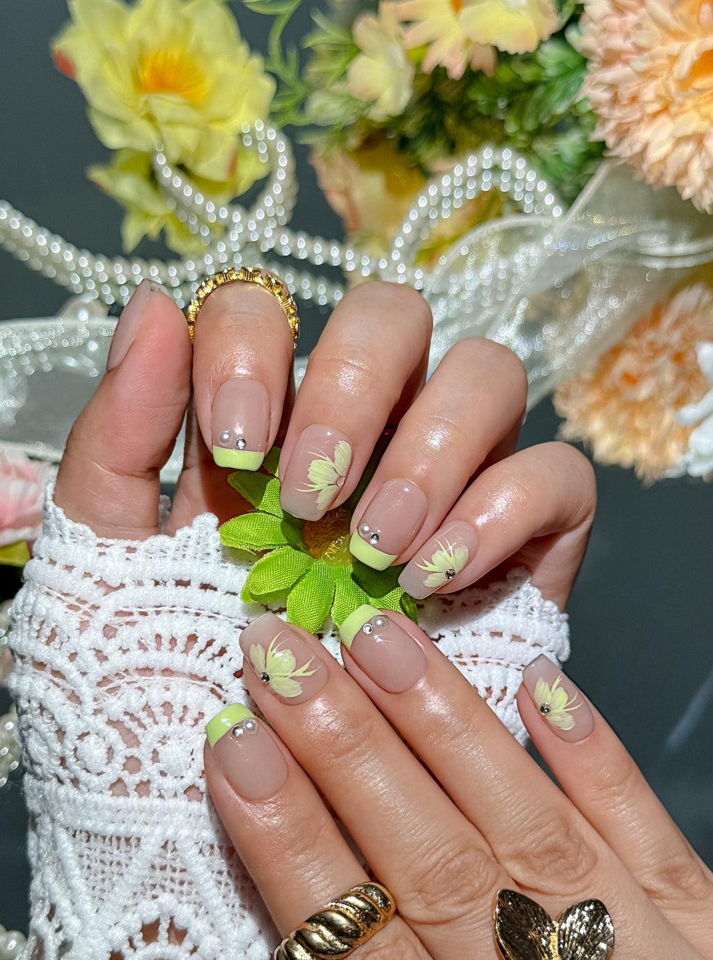 Lemon Blossom Short Square Press-On Nails – Nude Green Floral Handmade Nails (Copy)