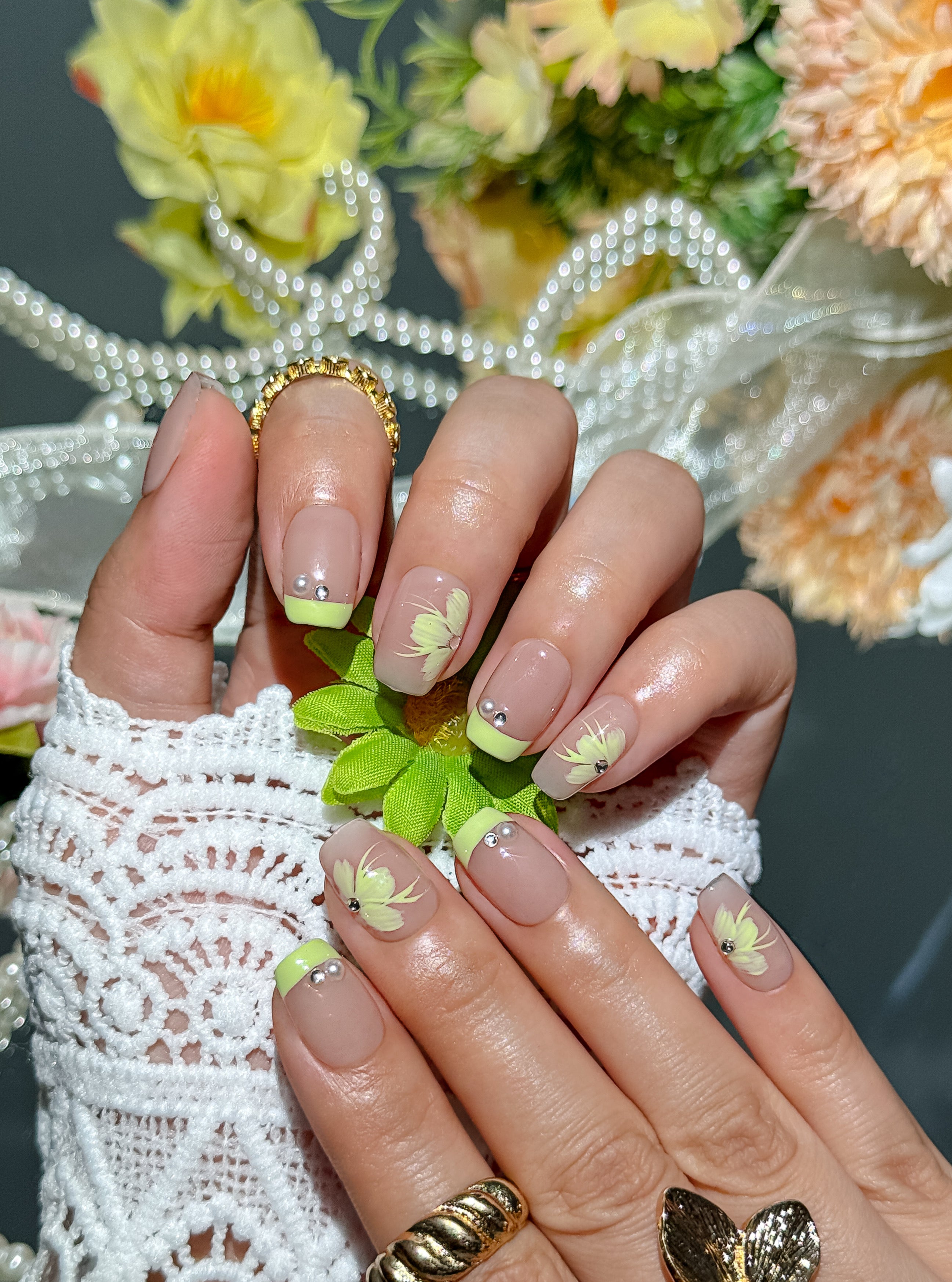 Lemon Blossom Short Square Press-On Nails – Nude Green Floral Handmade Nails (Copy)
