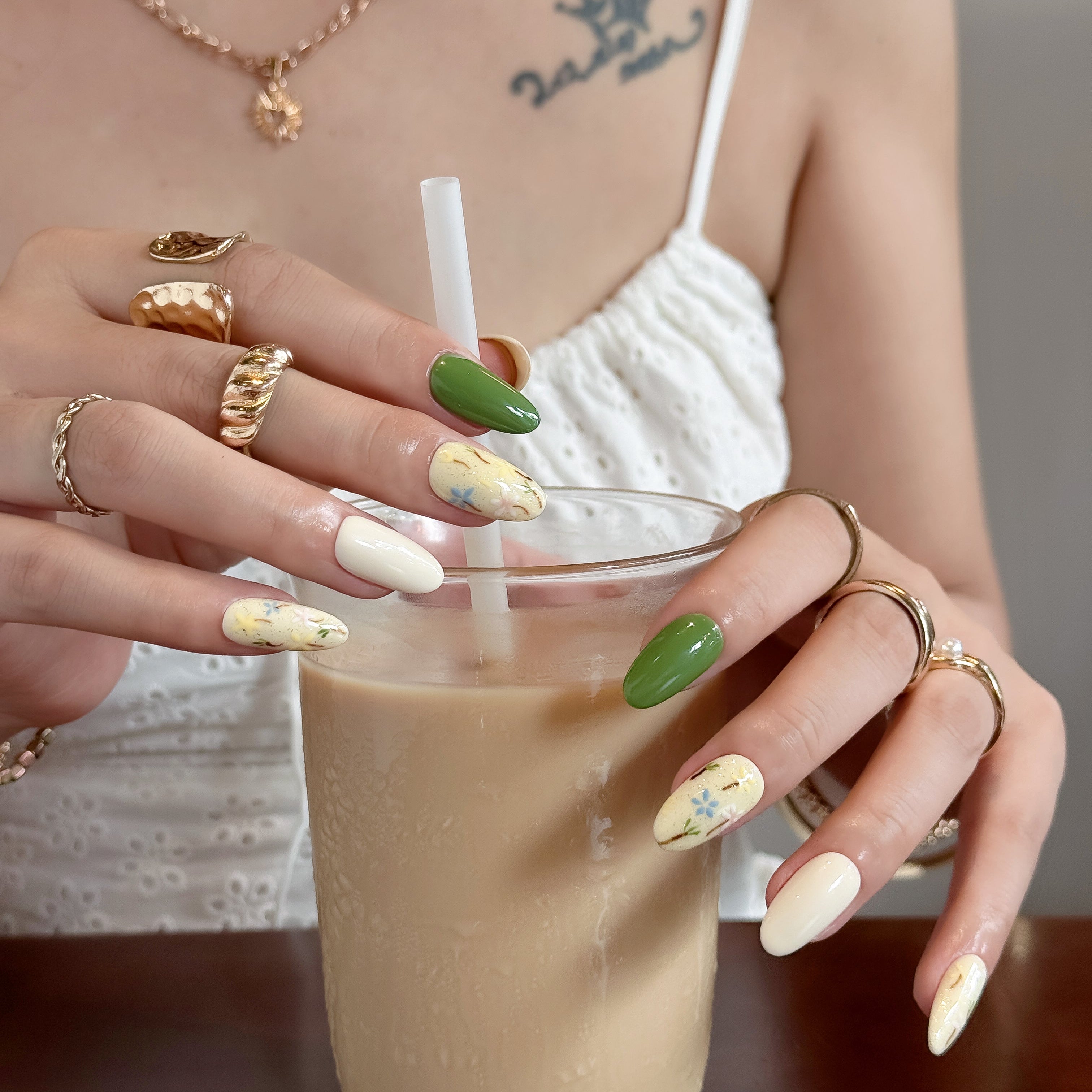 Olive Garden | Medium Almond Luxury Press-On Nails