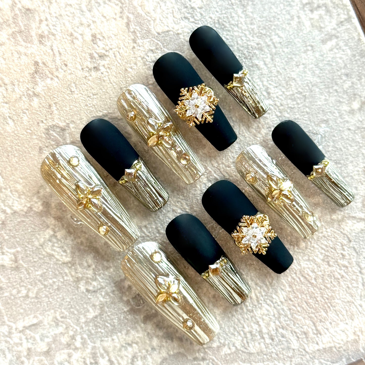 Midnight Étoile – Black & Gold Luxury Press-On Nails with Snowflake Crystal Charm