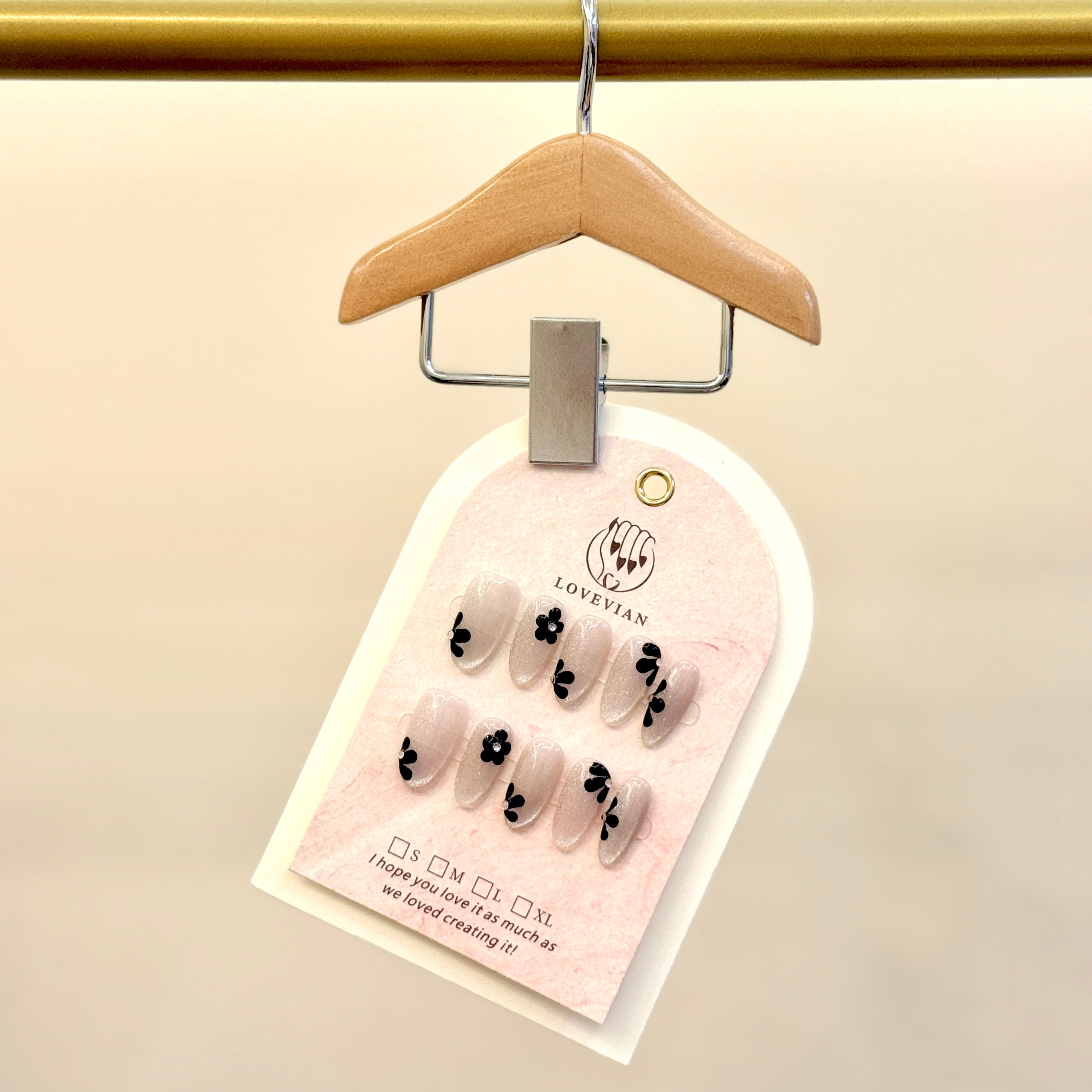 Noir Daisy – Silver Glitter Press-On Nails with Black Floral Design