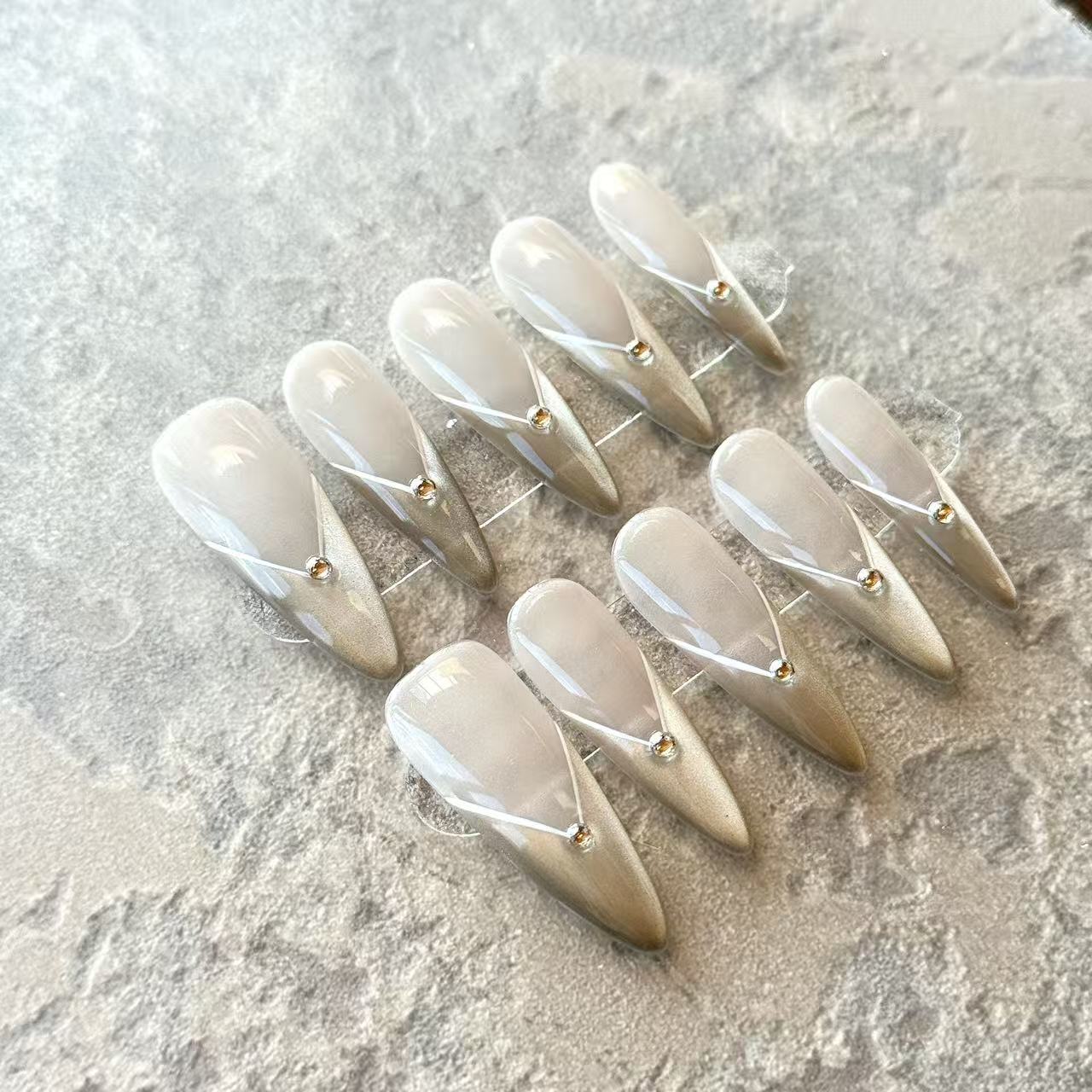Élégance Dorée – Nude Ombre V-Cut Luxury Press-On Nails with Crystal Accent