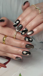 Noir Daisy Short Oval Press-On Nails – Black Floral Handmade Nails