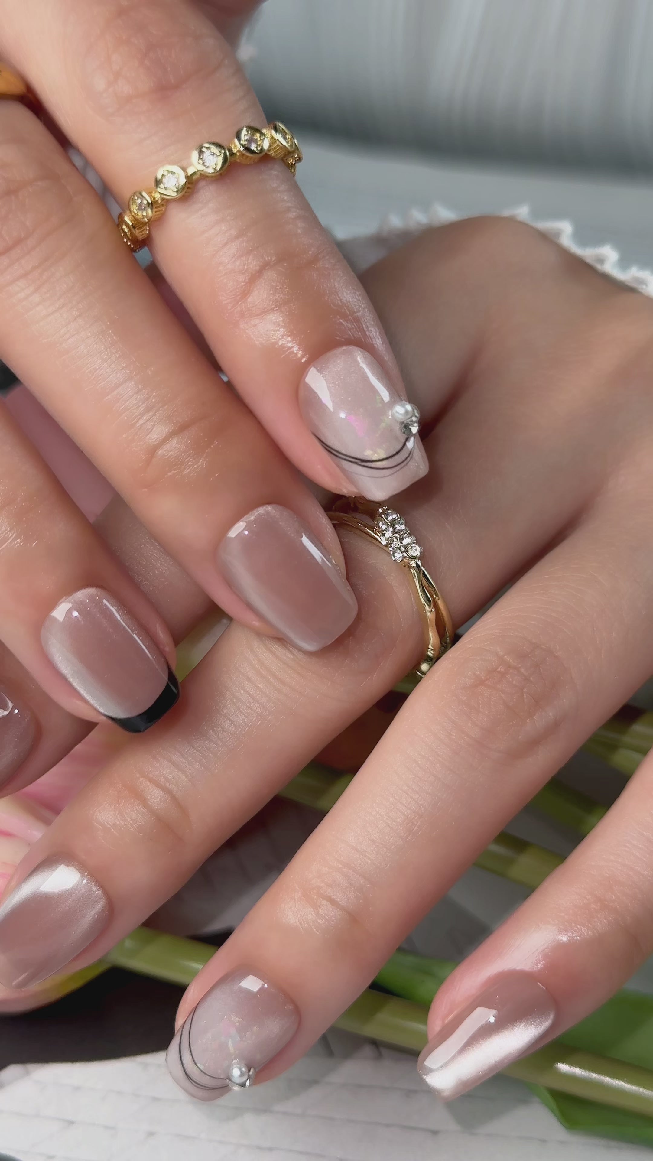 Noir Pearl Short Square Nude Grey Press-On Nails